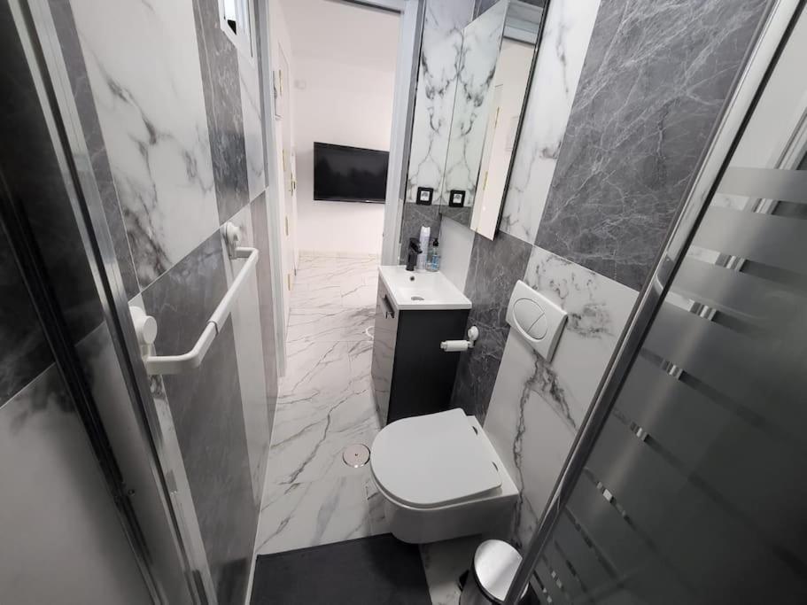 Las Canteras New 2 Bedrooms Flat At The Beach Parking Optional Лас Палмас де Гран Канария Екстериор снимка