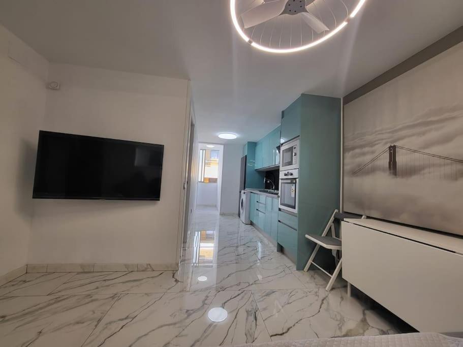 Las Canteras New 2 Bedrooms Flat At The Beach Parking Optional Лас Палмас де Гран Канария Екстериор снимка