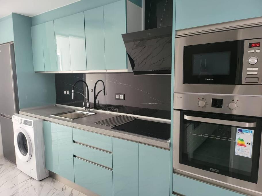 Las Canteras New 2 Bedrooms Flat At The Beach Parking Optional Лас Палмас де Гран Канария Екстериор снимка